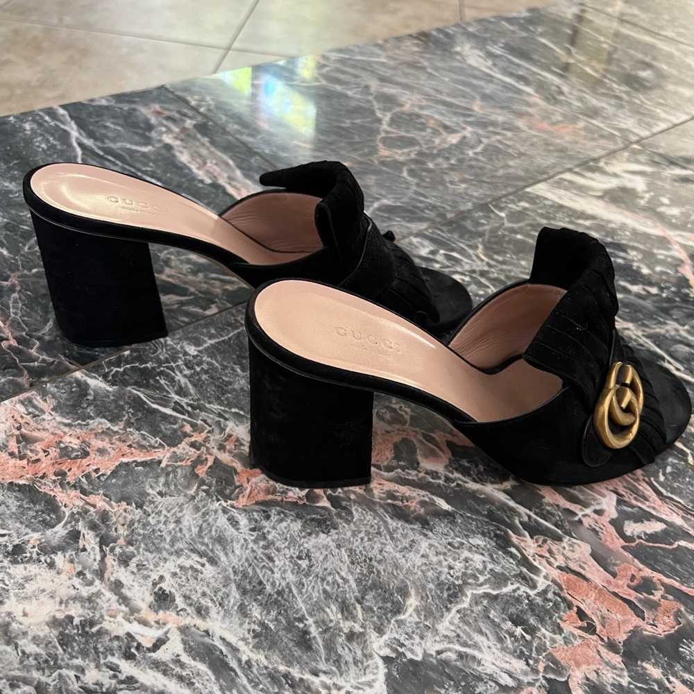 Gucci heeled loafers black